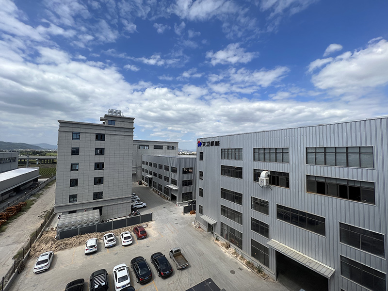 冷鐓機廠房環(huán)境